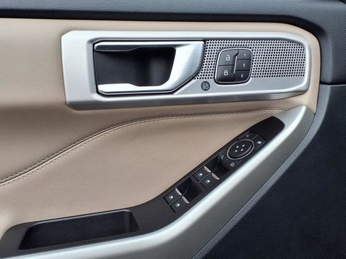 Used 2021 Ford Explorer Limited w/ Hybrid Equipment Group 310A image 5