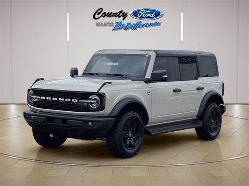 New 2025 Ford Bronco Outer Banks image 2