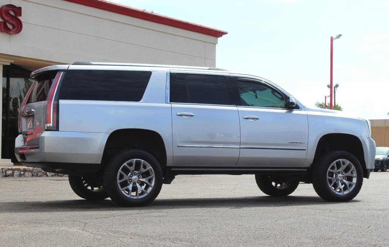 Used 2017 GMC Yukon XL Denali AWD/4WD image 3
