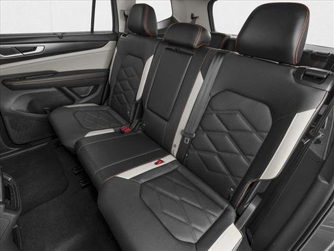 New 2026 Volkswagen Atlas Peak Edition image 9