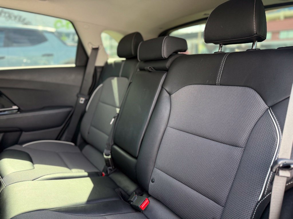 Used 2022 Kia Niro EX FWD image 15
