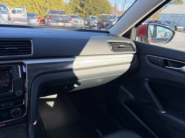 Used 2018 Volkswagen Passat 2.0T SE FWD image 29