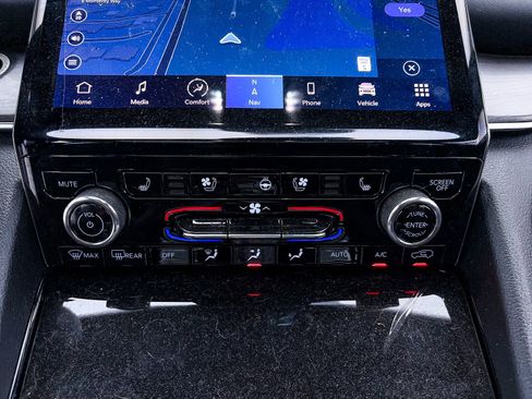 Used 2022 Jeep Grand Cherokee Overland w/ Luxury Tech Group IV image 30