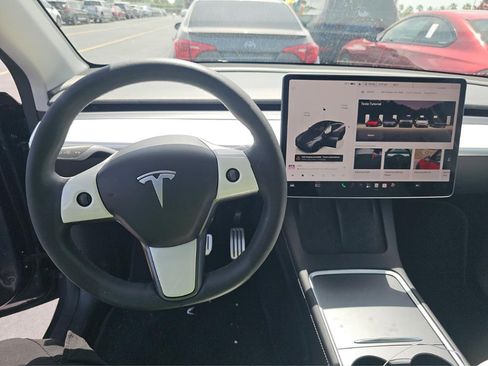 Used 2023 Tesla Model Y Long Range AWD/4WD image 18