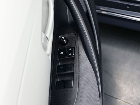 Used 2026 Toyota Corolla LE FWD image 10