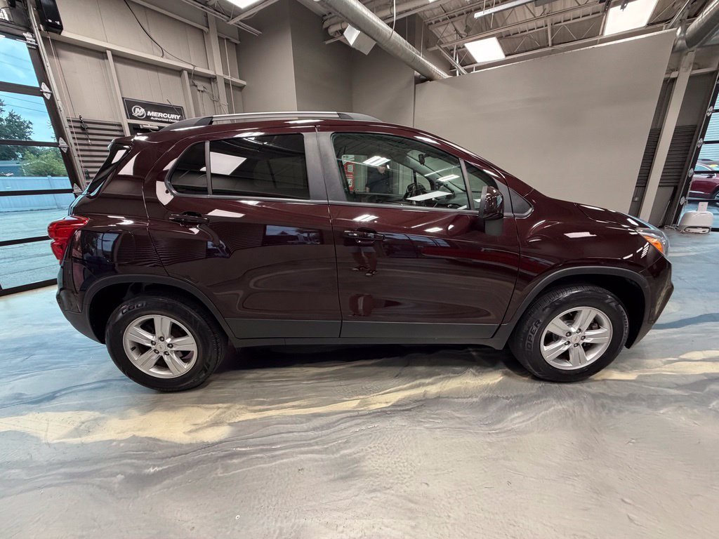 Used 2021 Chevrolet Trax LT w/ Premium Seat Package AWD/4WD image 26
