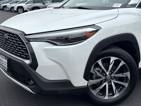 Certified 2022 Toyota Corolla Cross XLE AWD/4WD image 3