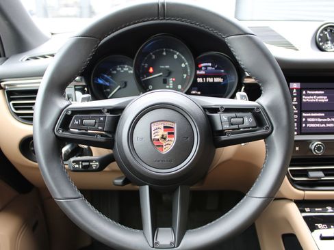 Used 2025 Porsche Macan image 15
