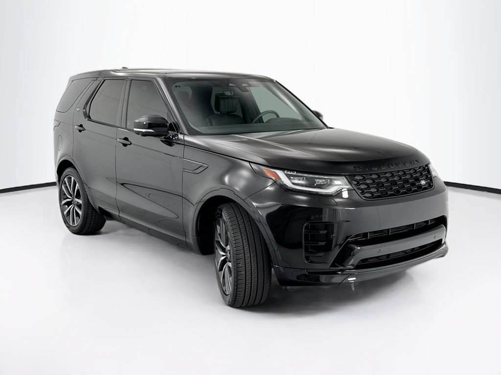 Used 2024 Land Rover Discovery Dynamic SE AWD/4WD image 3