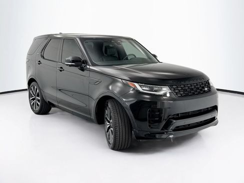 Used 2024 Land Rover Discovery Dynamic SE AWD/4WD image 3