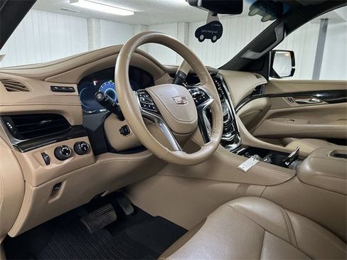 Used 2020 Cadillac Escalade Platinum image 10
