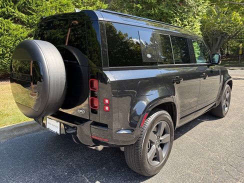 Used 2023 Land Rover Defender 110 X-Dynamic SE image 6
