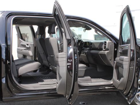 Used 2023 Chevrolet Silverado 1500 LT AWD/4WD image 17