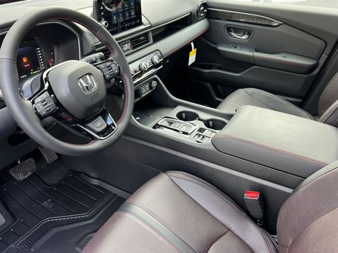 New 2025 Honda Pilot Black Edition image 13
