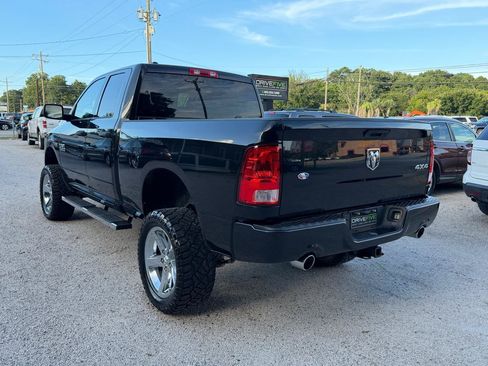 Used 2017 RAM 1500 Express w/ Express Value Package AWD/4WD image 3