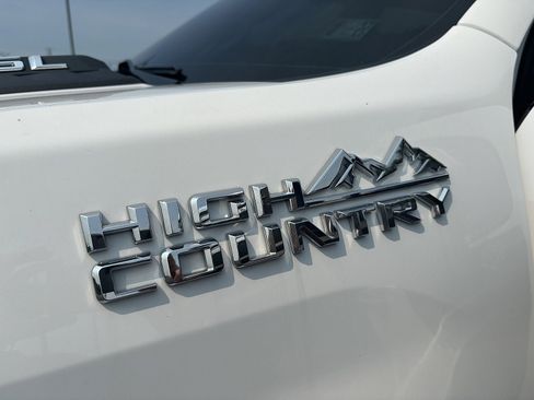 Used 2024 Chevrolet Silverado 3500 High Country w/ High Country Premium Package AWD/4WD image 8