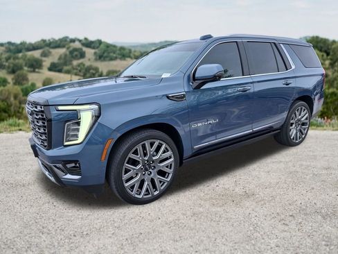 Certified 2025 GMC Yukon Denali Ultimate AWD/4WD image 3