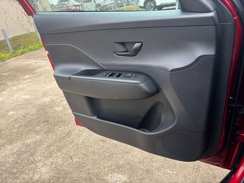 Used 2025 Hyundai Kona SEL image 18