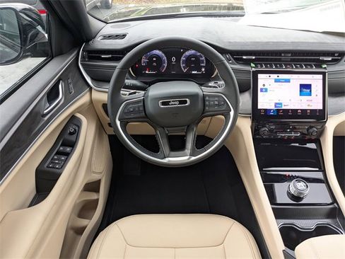 New 2025 Jeep Grand Cherokee Limited image 16