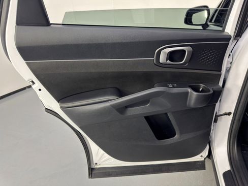 Used 2022 Kia Sorento LX image 37