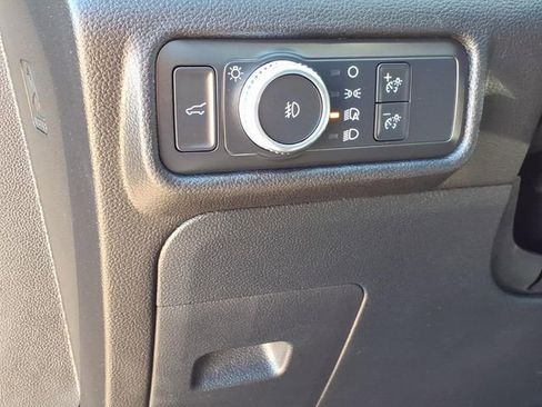 Certified 2022 Ford Explorer XLT w/ Equipment Group 202A AWD/4WD image 19