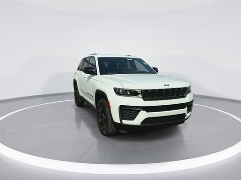 New 2026 Jeep Grand Cherokee Altitude image 3