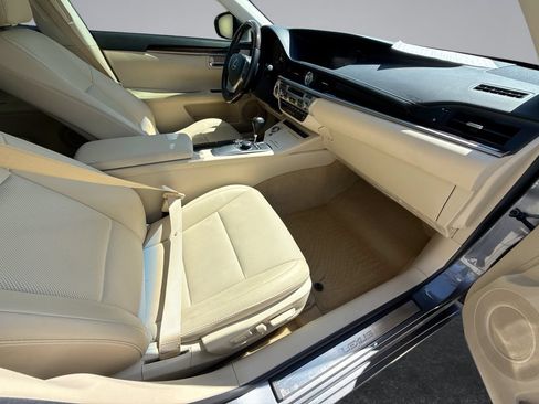Used 2014 Lexus ES 350 w/ Premium Package FWD image 15