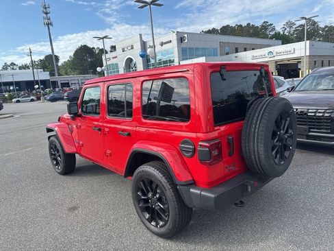 Used 2025 Jeep Wrangler Unlimited Sahara w/ Safety Group AWD/4WD image 10