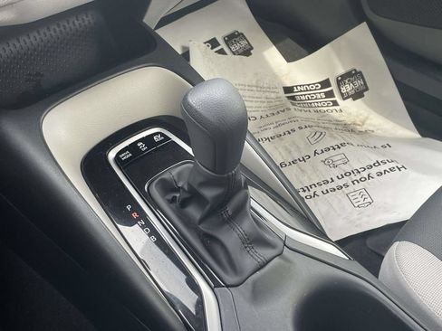 Used 2025 Toyota Corolla LE FWD image 32