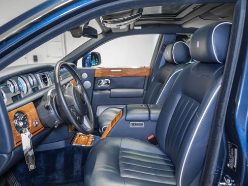Used 2011 Rolls-Royce Phantom Sedan RWD image 2