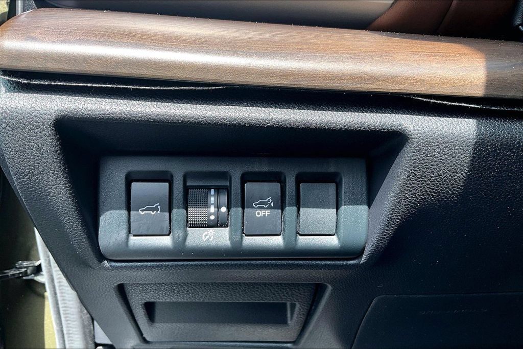 Used 2021 Subaru Outback Touring AWD/4WD image 17