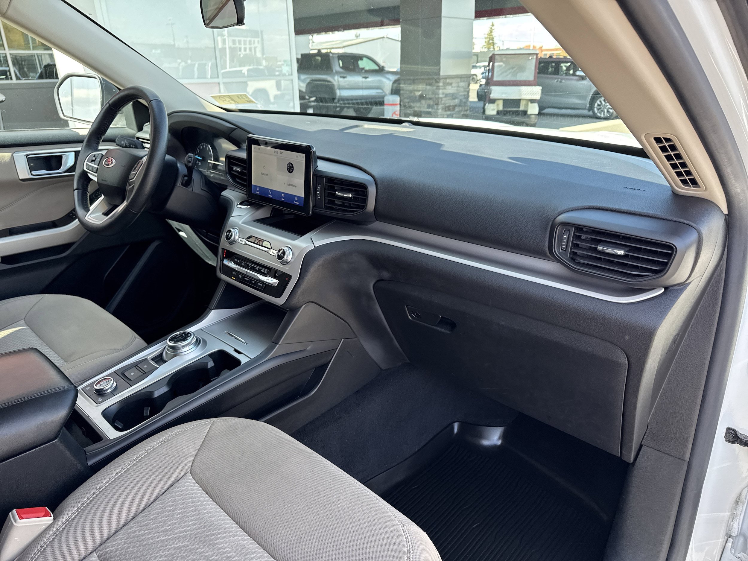 Used 2023 Ford Explorer XLT AWD/4WD image 17