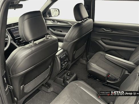 New 2025 Jeep Grand Cherokee L Laredo image 16