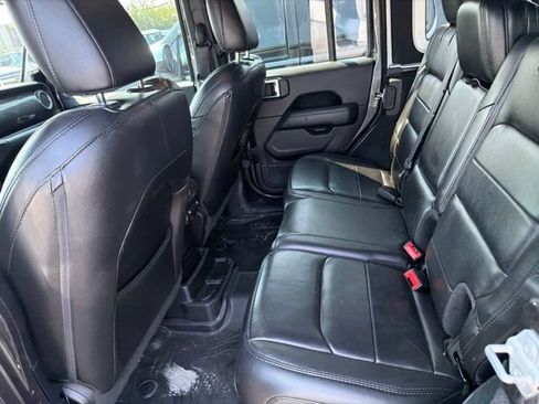 Used 2019 Jeep Wrangler Unlimited Sahara AWD/4WD image 16