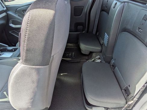 Used 2025 Nissan Frontier SV image 19