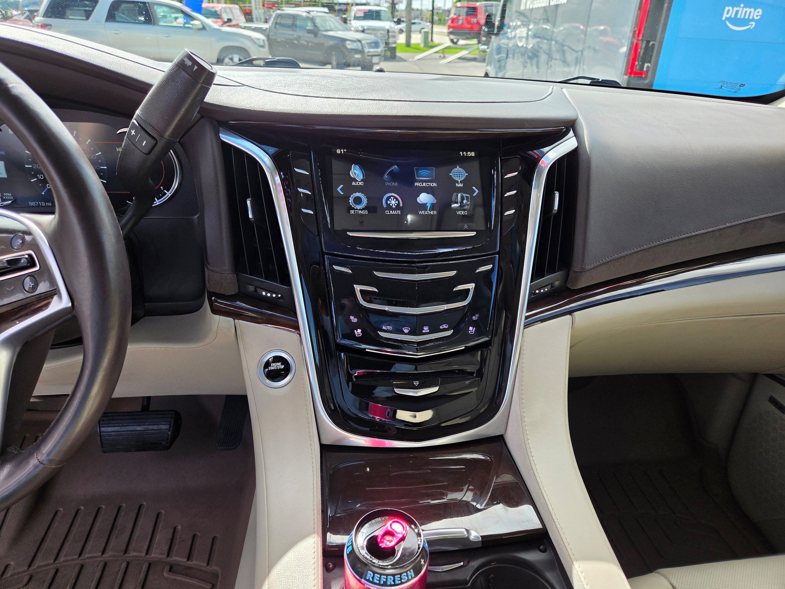 Used 2017 Cadillac Escalade Luxury AWD/4WD image 10