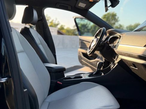 Used 2019 Volkswagen Jetta R-Line FWD image 6