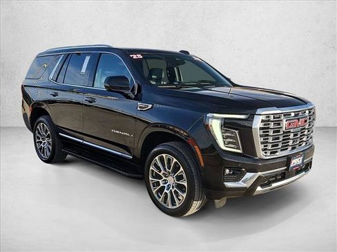Used 2025 GMC Yukon Denali image 3