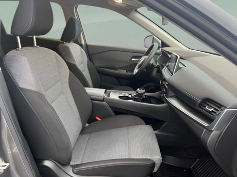 Used 2023 Nissan Rogue SV image 31