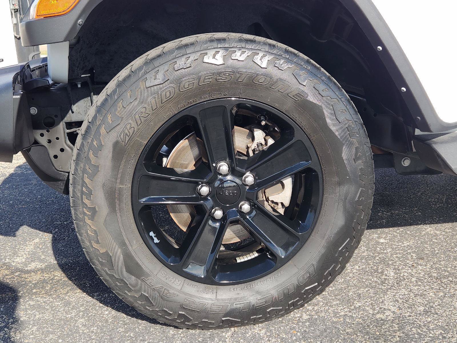 Used 2022 Jeep Wrangler Unlimited Sahara AWD/4WD image 11