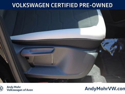 Used 2025 Volkswagen Taos SE w/ Panoramic Sunroof Package AWD/4WD image 21