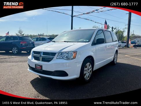 Used 2018 Dodge Grand Caravan SE FWD image 1