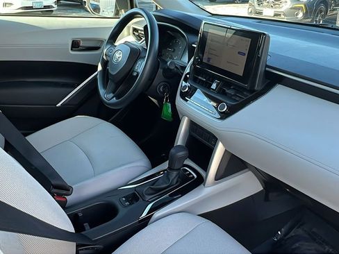 Used 2024 Toyota Corolla Cross L image 12