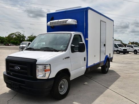 Used 2023 Ford E-350 and Econoline 350 Super Duty w/ Power Windows & Locks Group RWD image 3