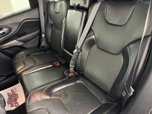 Used 2021 Jeep Cherokee Latitude Lux w/ Comfort/Convenience Group FWD image 35