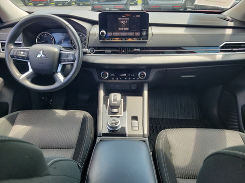 Used 2022 Mitsubishi Outlander ES AWD/4WD image 9
