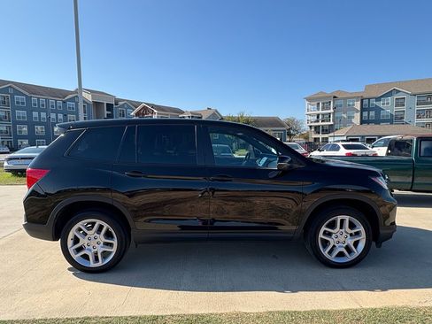 Certified 2025 Honda Passport EX-L image 9