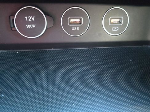 Used 2023 Genesis G70 2.0T image 21