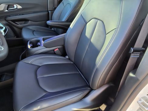 New 2026 Chrysler Voyager LX image 17