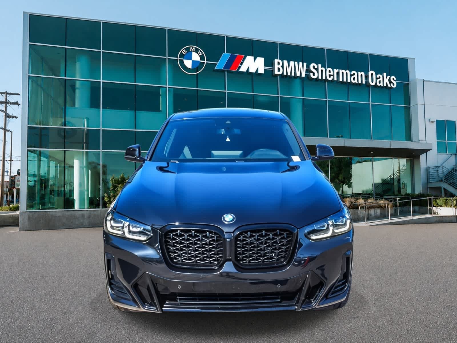 Used 2024 BMW X4 xDrive30i w/ M Sport Package AWD/4WD image 2